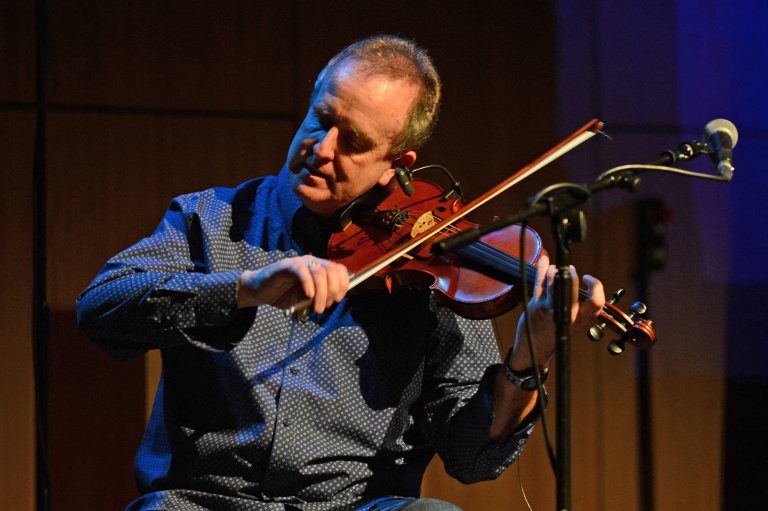 WATCH: Hjaltibonhoga and Gordon Gunn provide a super night of fiddle ...