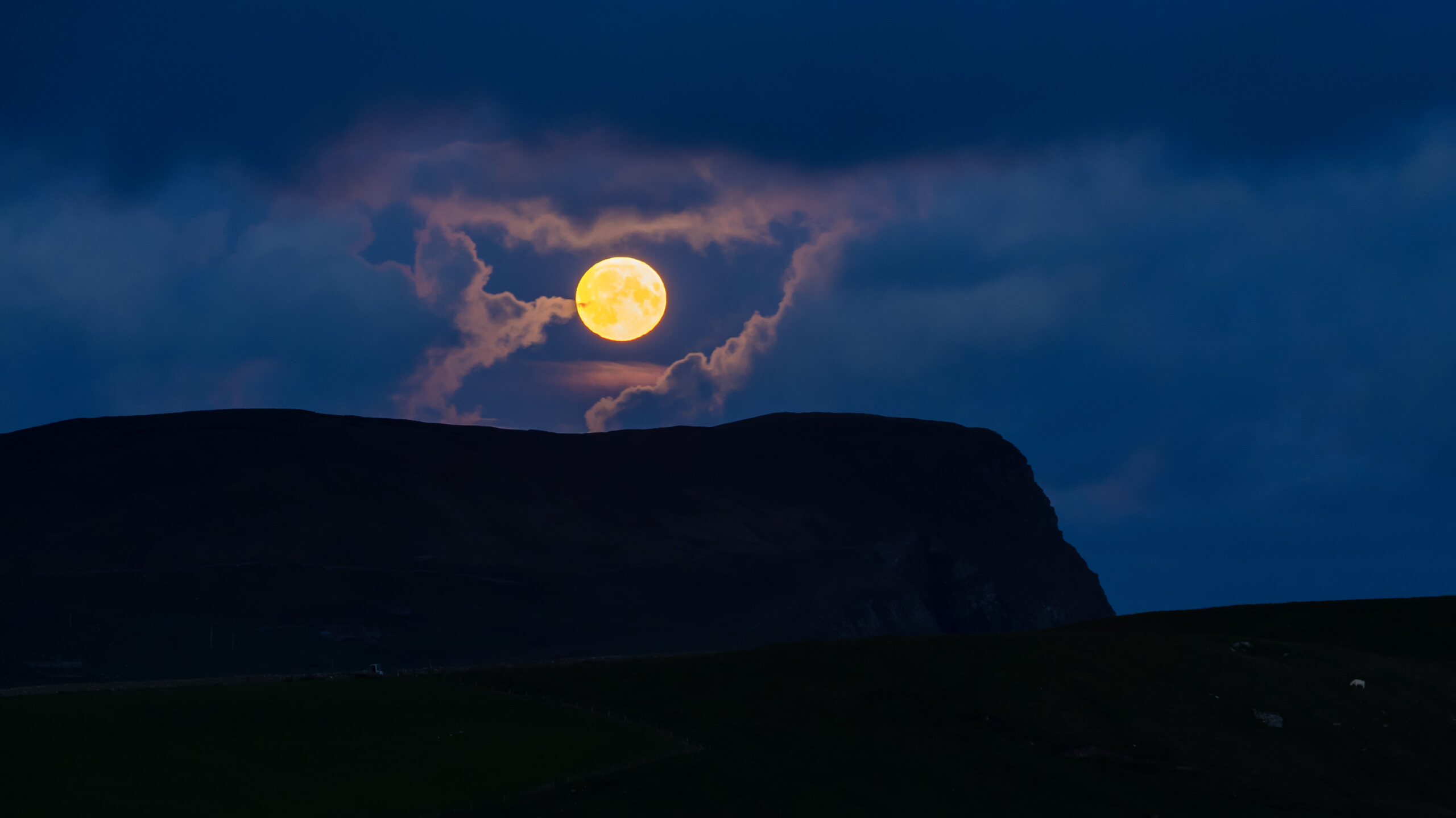 Super Blue Moon Pictured Over Bressay | The Shetland Times Ltd